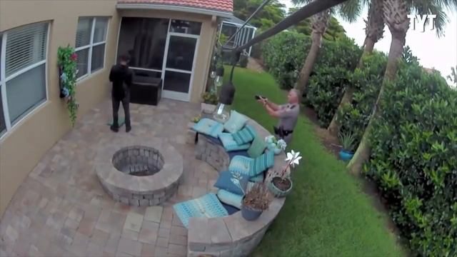 Cop Racially Profiles Lawyer, REGRETS It Immediately смотреть онлайн