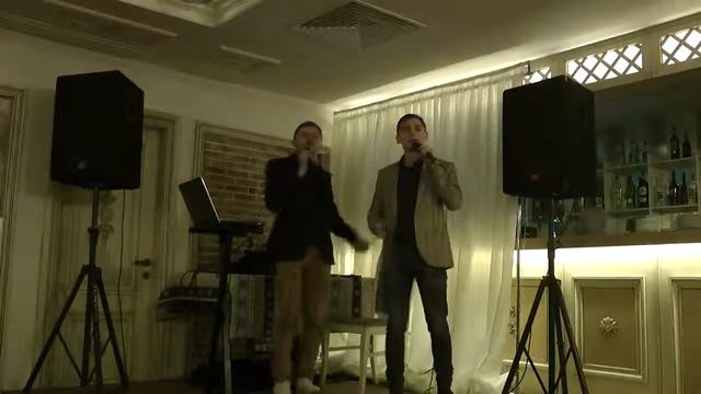 Коля Назарчук и Сергей Литвинчук Кавер дуэт «Double Tenor». "Она вернеться." смотреть онлайн