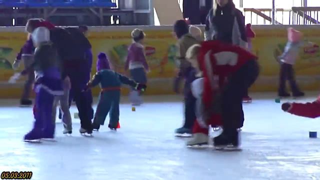 Настя на тренируется на льду 🙂⛸️ 3 месяца занятий в Cristal ⛸️⛸️⛸️ смотреть онлайн
