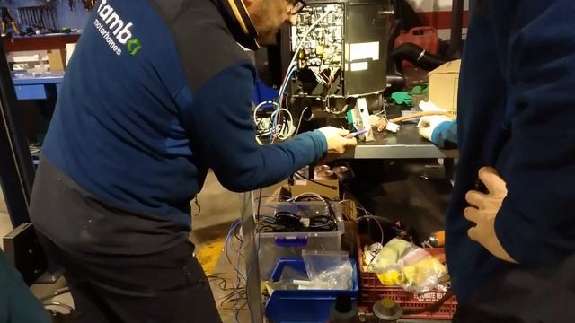 Cà y est ,mon chauffage (Truma 4 ) est réparé, chez Tombo à Benicarlo смотреть онлайн