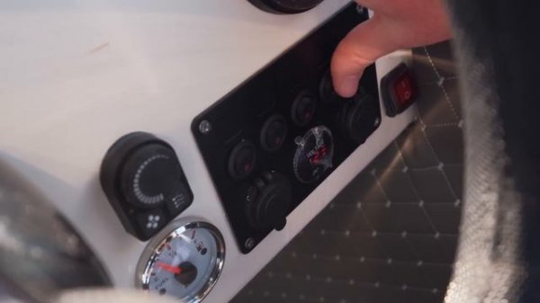 6 метров С КАБИНОЙ ЗА 1,7 миллиона. КТО ДЕШЕВЛЕ? Новый Катер ТАКТИКА 600 Cabin Обзор.