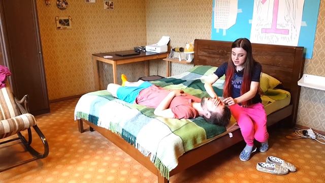 ПЕРВАЯ ТАТУИРОВКА ПАРНЯ И ЭТО НЕ ПРАНК смотреть онлайн