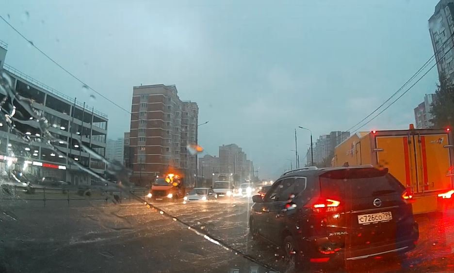 Ливень 07.07.2022г.mp4