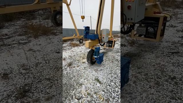 Уральский крановый завод Козловой кран на пневмоходу смотреть онлайн