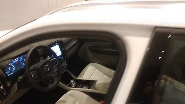 Volvo XC40 T4 Inscription смотреть онлайн