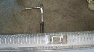 Не закрывается багажник; Регулировка - Настройка замка  Опель Вектра А.