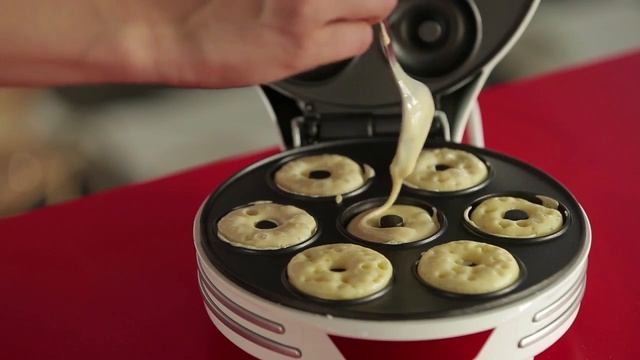 ARIETE 189 DONUTS MAKER PARTY TIME Fun cooking / Fun cooking - Product video Vandenborre.be смотреть онлайн