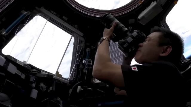 A Look Inside NASA’s Future Moon Space Station смотреть онлайн