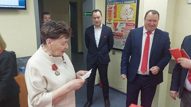 Тюмень. Торжественное вручение партийных билетов в день 30 летнего образования КПРФ смотреть онлайн