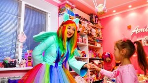 МАЙ ЛИТЛ ПОНИ Чаепитие Амелька подружилась с настоящей Радугой Деш Играют в боулинг