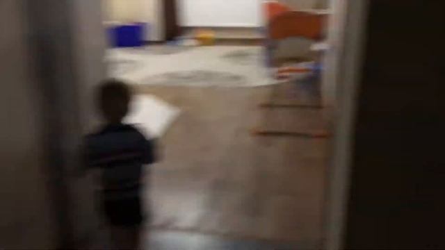 Как малыш Ян ест суп, лапшу и играет с мамой. How Little Yan Eats Soup, Noodles, And Plays His Mom.