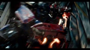 Трансформеры 3 Оптимус Прайм убевает Десептиконов на сваюм поти в 4k [UHD]