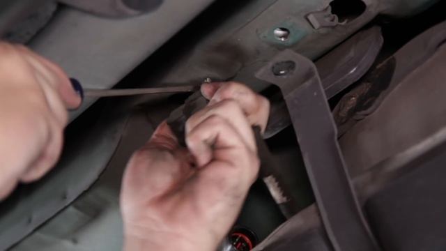 Mustang BBK 300LPH Fuel Pump Kit Review & Install (99-04) смотреть онлайн