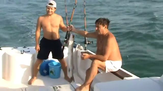 Морская рыбалка, троллинг в Дубае, Deep sea trolling in Dubai fishing trips. смотреть онлайн