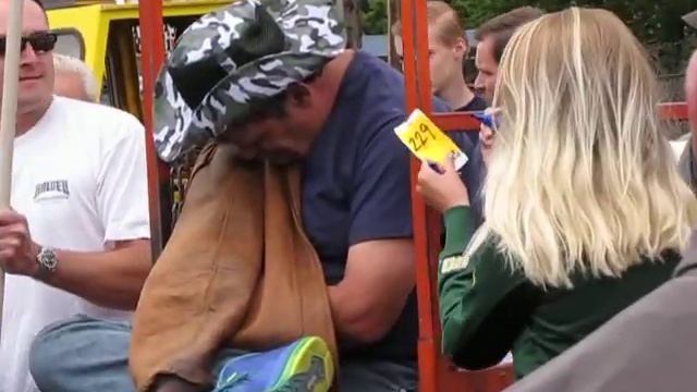 Крепкий сон.Не разбудил даже рупор! смотреть онлайн