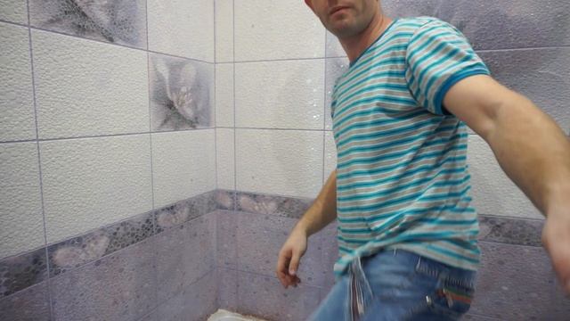 монтаж навесного декора в ванной смотреть онлайн