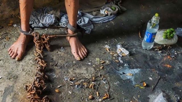 МУЖЧИНУ на 17 лет ЗАПЕРЛИ в подвале, а когда его нашли, все УЖАСНУЛИСЬ смотреть онлайн