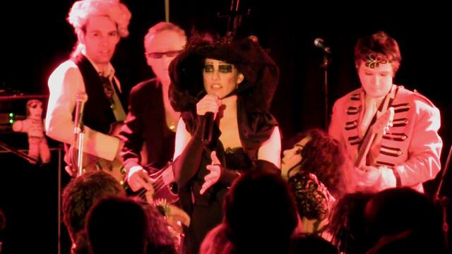Bela Lugosi's Dead - Amanda Palmer & The Grand Theft Orchestra смотреть онлайн