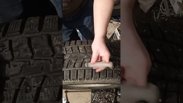 дошиповка зимних шин своими руками с помощью отвëртки. смотреть онлайн