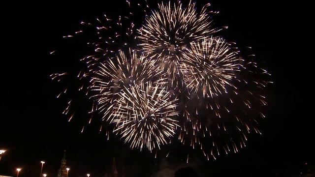 Феерверк на фестивале "Спасская башня". Canon XA10 смотреть онлайн