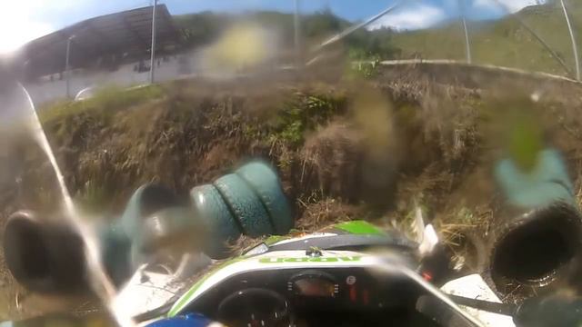 Accidente Miguel Villagomez - Radical SR8 - 24 de Mayo 2014 - Yahuarcocha Ibarra Ecuador смотреть онлайн