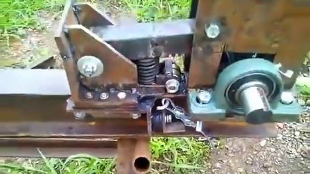 Делаем реечный инерционный дровокол √7 изготовление упоров каретки, натяжного ме смотреть онлайн