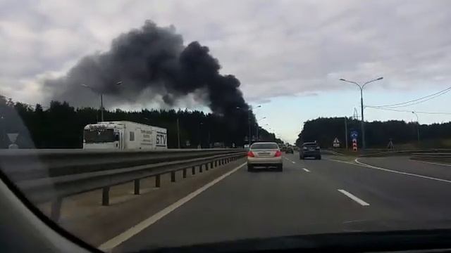 Автобус сгорел на Ярославском шоссе недалеко от Пушкино смотреть онлайн