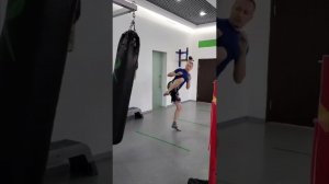 Основные удары ногами в кикбоксинге, муай тай, ММА, каратэ