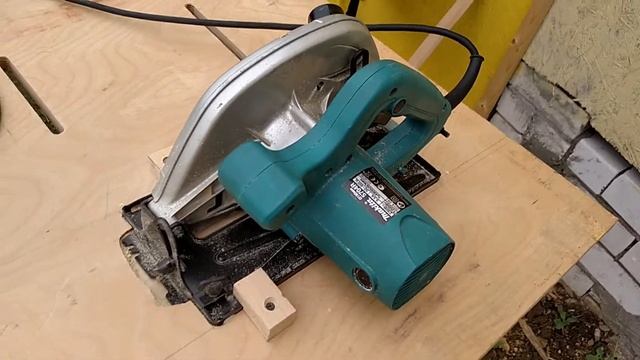 Циркулярная пила в простенький стол. смотреть онлайн