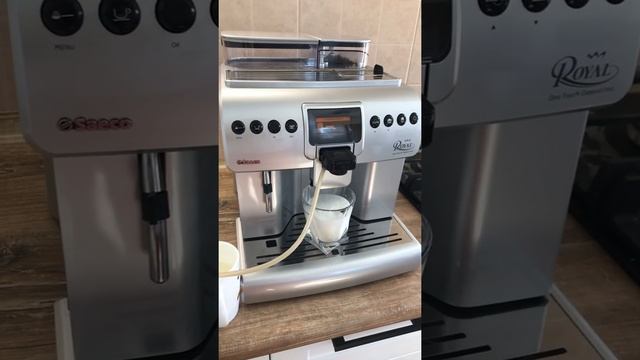 Saeco Royal One Touch Cappuccino HD8930 смотреть онлайн