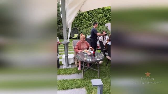 К Ксении Бородиной собрались гости в честь дня рождения Маруси! смотреть онлайн