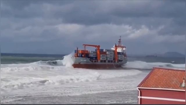 The Panama-flagged Rise Shine ship suffered a crack in its hull after running aground during a stor смотреть онлайн