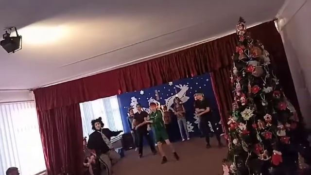 брейкданс супер новий год 2022 года смотреть онлайн