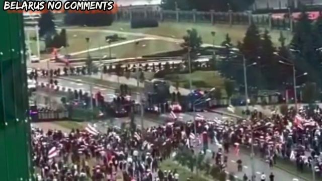 ОМОН и Беларусы стали друг на против друга! На проспекте творится что-то невероятное. смотреть онлайн