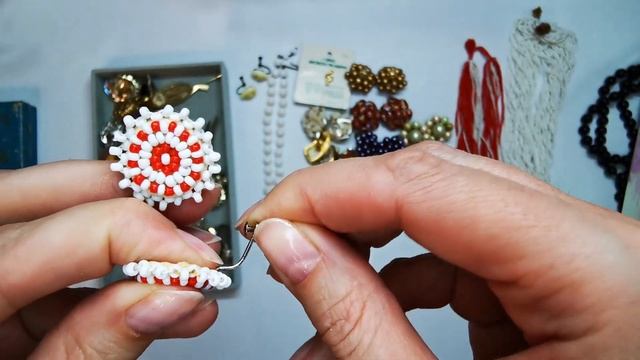 83. Окончание распаковки посылки с винтажной бижутерией смотреть онлайн