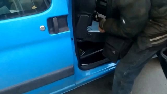 PEUGEOT Partner электро. установка заднего сиденья. смотреть онлайн