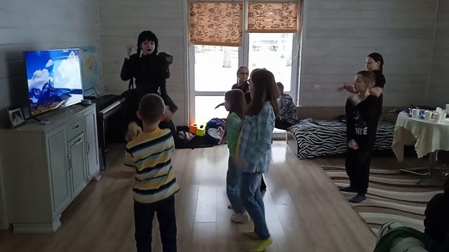 Уэнсдей танец с вещью смотреть онлайн