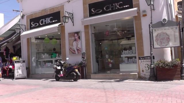 КИПР: Сидим у границы в городе Никосия... Кипр... Cyprus Nicosia смотреть онлайн