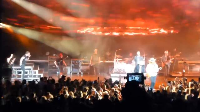 Dierks Bentley - Burning Man (w/Brothers Osborne) & Up on the Ridge - Clarkston, MI - 06.01.18 смотреть онлайн