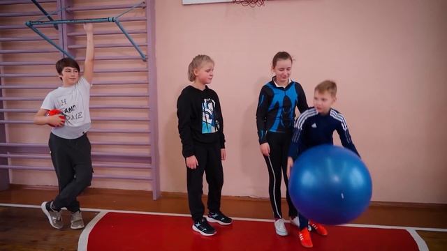 Сил нет сидеть на уроках. Кто найдет Икс в квадрате? 103 серия 