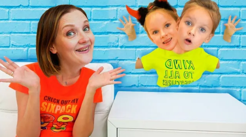 Селена со своей сестричкой прыгают сквозь стену и пугают маму смотреть онлайн