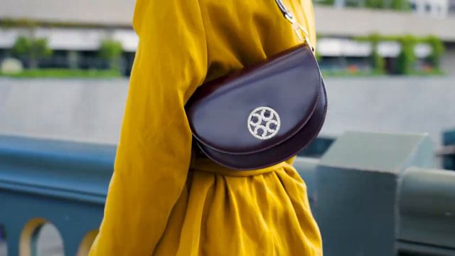 Orange Cube Half Moon Bag (Maroon) смотреть онлайн