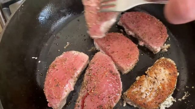 ТУНЕЦ НА СКОВОРОДЕ | ТУНЕЦ РЕЦЕПТ | КАК ГОТОВИТЬ ЗАМОРОЖЕННЫЙ ТУНЕЦ | TUNA | TUNA RECIPE смотреть онлайн