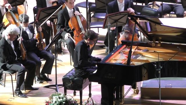 бис Erik Satie - Gnossienne No.1 Люка Дебарг (фортепиано) смотреть онлайн