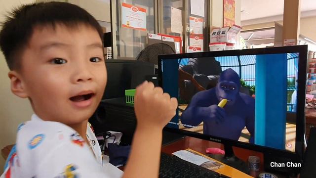 Cháu tui nó tấu hài | Subi funny every day | My cute little nephew Subi | Fight over gorilla banana смотреть онлайн