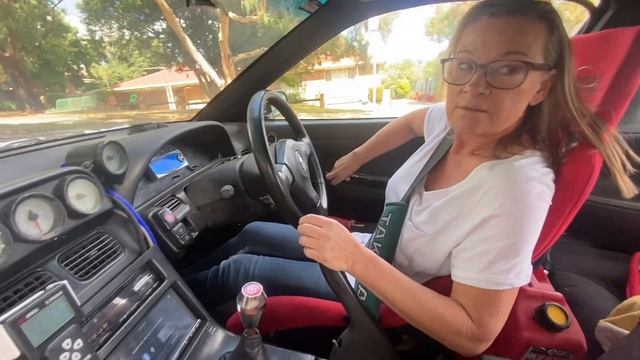 MY MUM DRIVES MY 310KW RB25 180SX смотреть онлайн