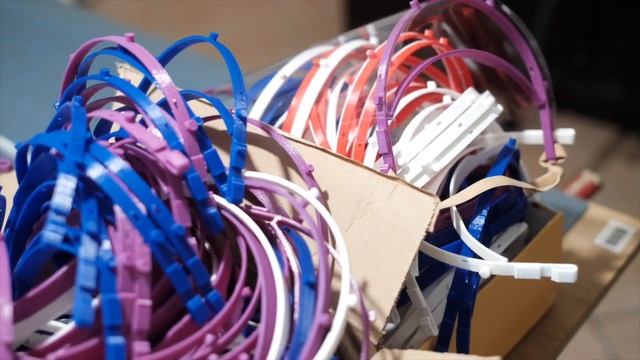 visière solidaire, les coulisses d’une action solidaire et bénévole, vue depuis chez nous. смотреть онлайн