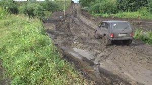 Нива 21214м по глиняной горе после дождя.