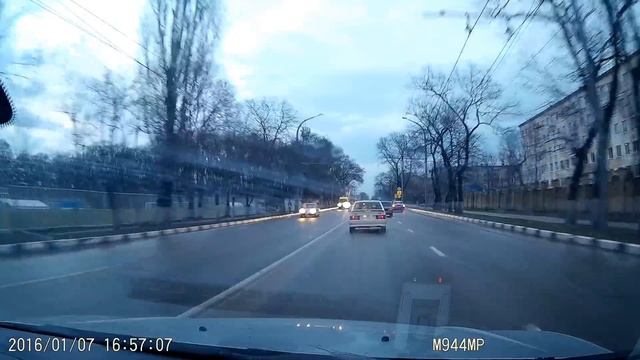 Неадыкваты на дороге! Что у них в голове? смотреть онлайн