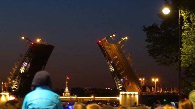 Ночной салют в честь 320-летия Санкт Петербурга смотреть онлайн
